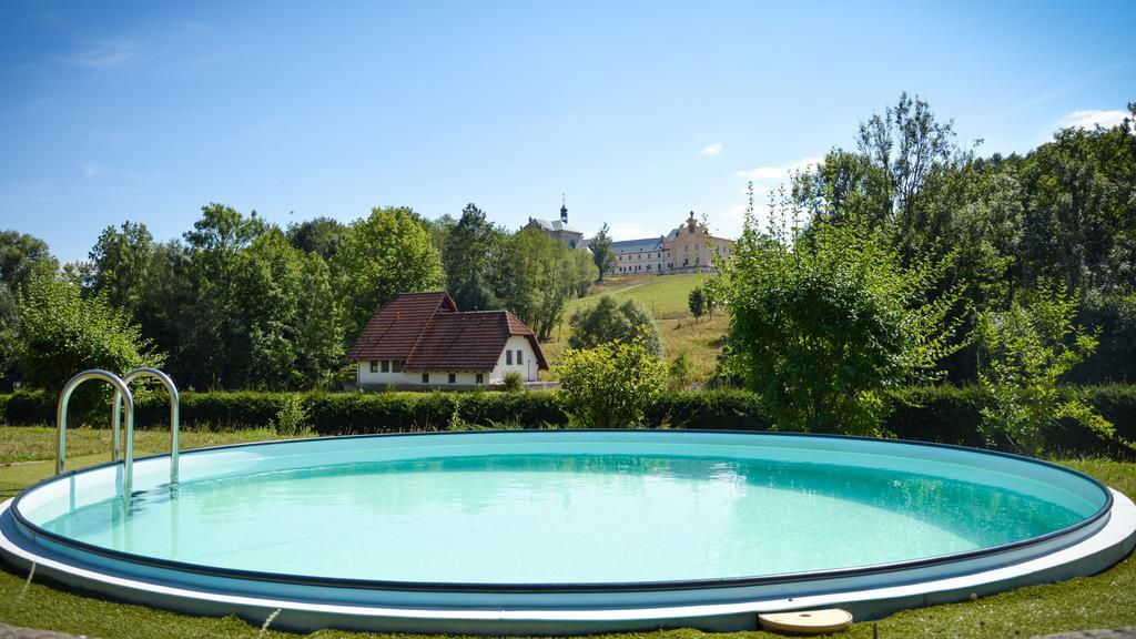 Guest House Kuks Екстериор снимка